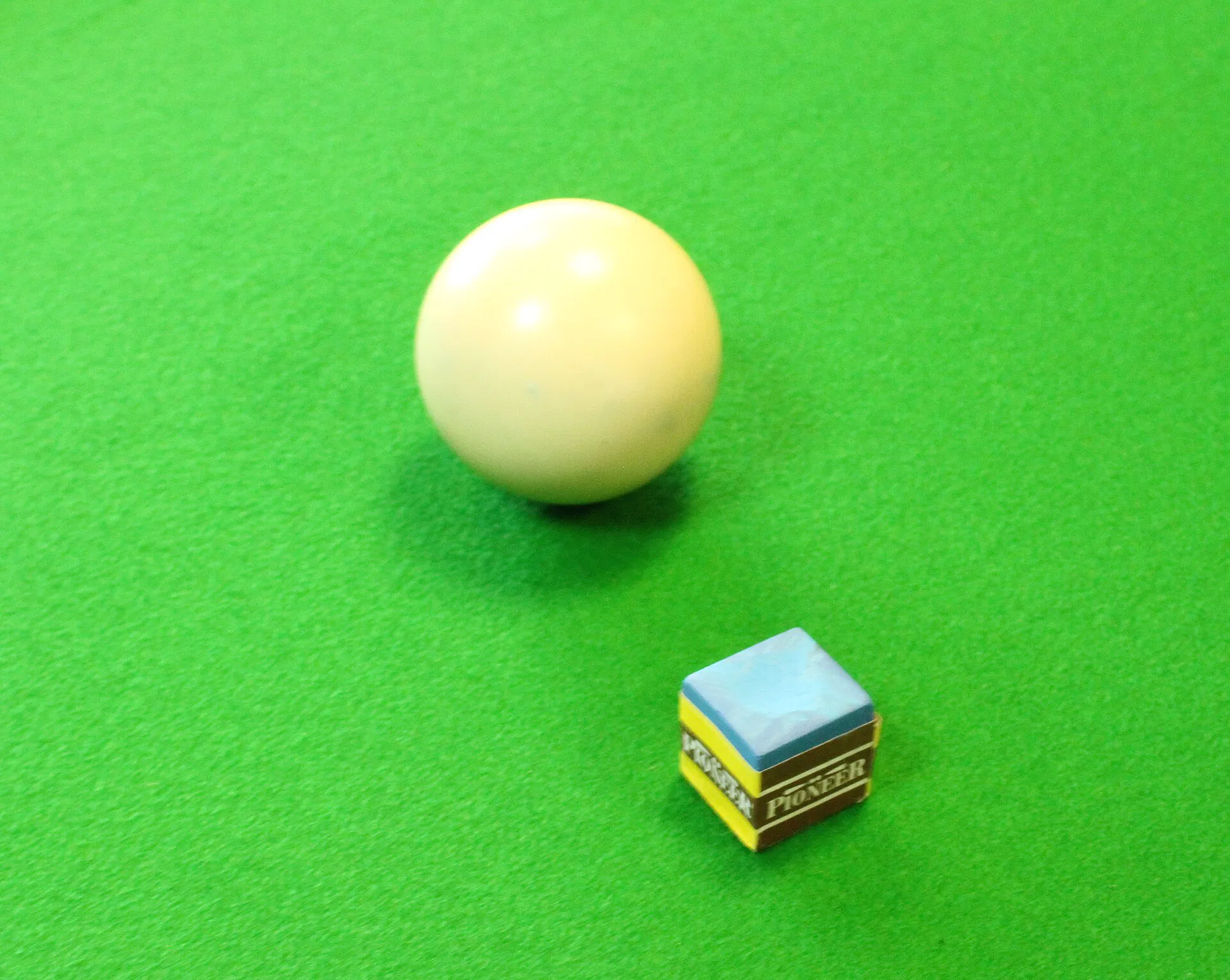 Cue ball dusted with blue chalk (Wikimedia Commons)