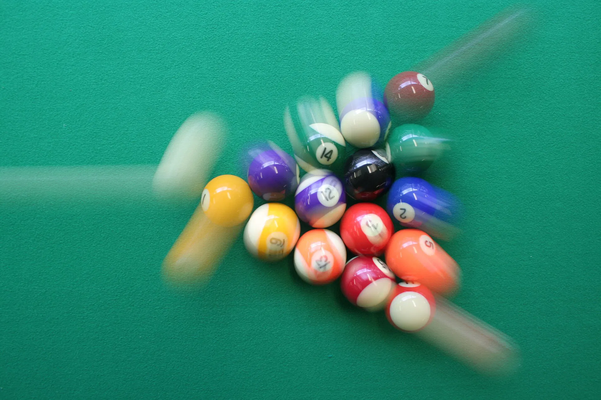 Billiard balls on the cloth (Wikimedia Commons)